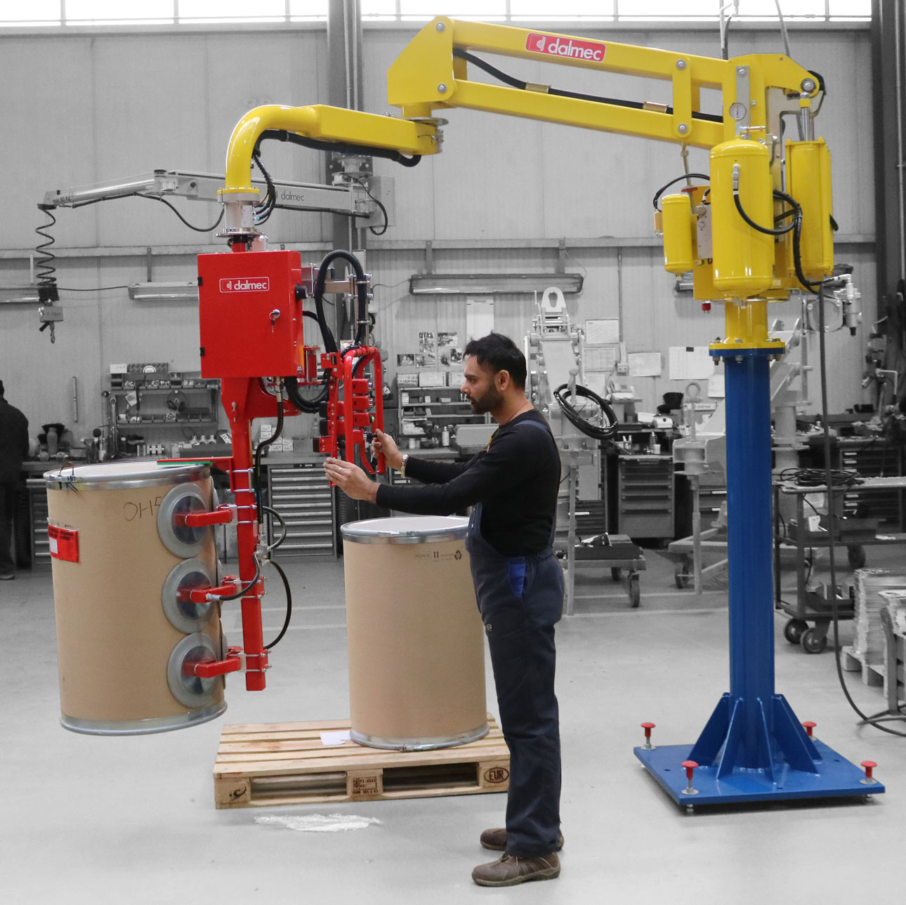 Relevage fûts en carton